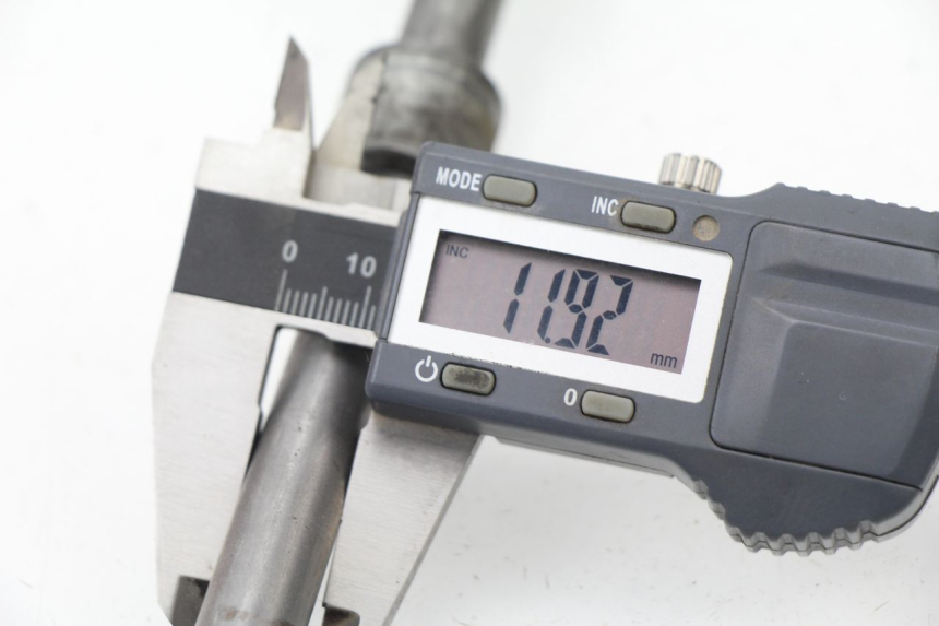 photo de REAR WHEEL AXLE HONDA CRF CR-F 100 (2004 - 2013) - Alternative perspective