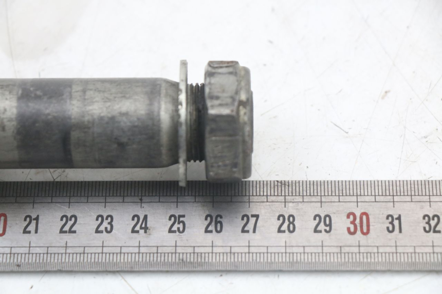 photo de REAR WHEEL AXLE HONDA CRF R 250 (2020 - 2021) - Alternative perspective