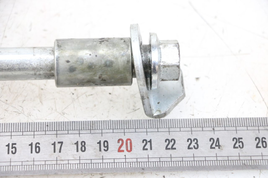 photo de REAR WHEEL AXLE RSR DIRT BIKE 150 - Component detail