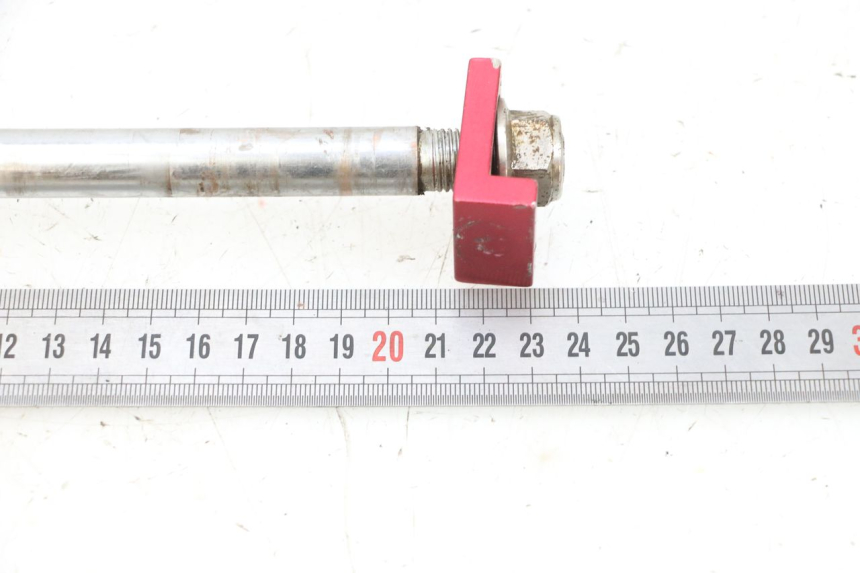 photo de REAR WHEEL AXLE CCR DIRT BIKE 125 - Zoom on usage condition