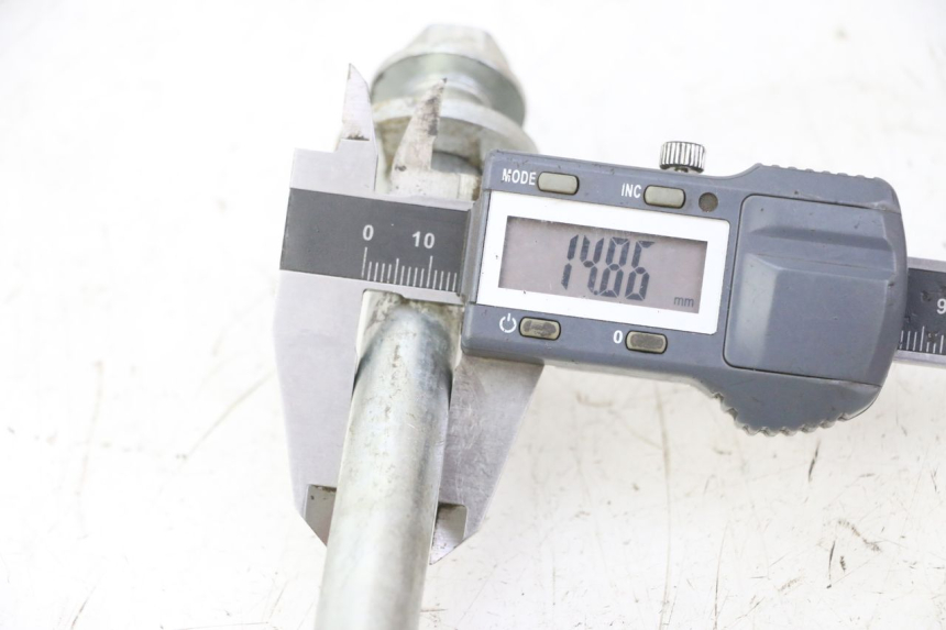 photo de REAR WHEEL AXLE PROBIKE DIRT 140 - Alternative perspective