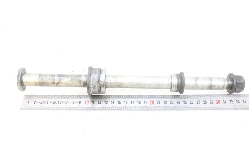photo de REAR WHEEL AXLE SUZUKI DL V STROM 1000 (2002 - 2007) - Zoom on usage condition