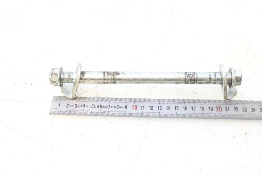 photo de REAR WHEEL AXLE MINI MX DRIFT 150 - Zoom on usage condition