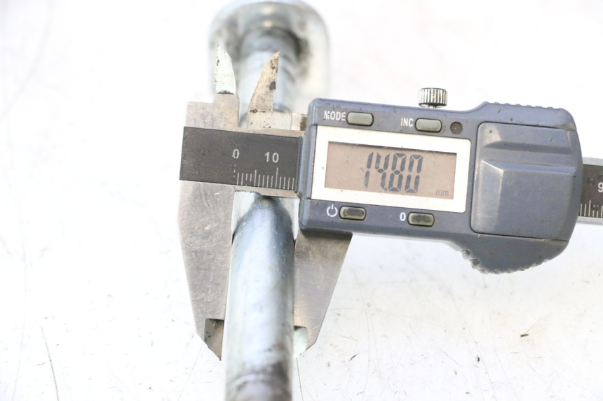 photo de REAR WHEEL AXLE MINI MX DRIFT 150 - Alternative perspective