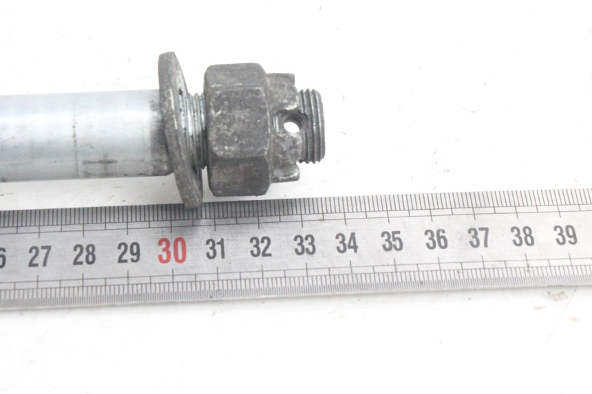 photo de REAR WHEEL AXLE KAWASAKI ER-6 ER6 F ABS 650 (2012 - 2016) - Alternative perspective