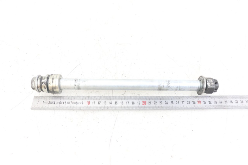 photo de REAR WHEEL AXLE KAWASAKI ER-6 ER6 N 650 (2012 - 2016) - Alternative perspective