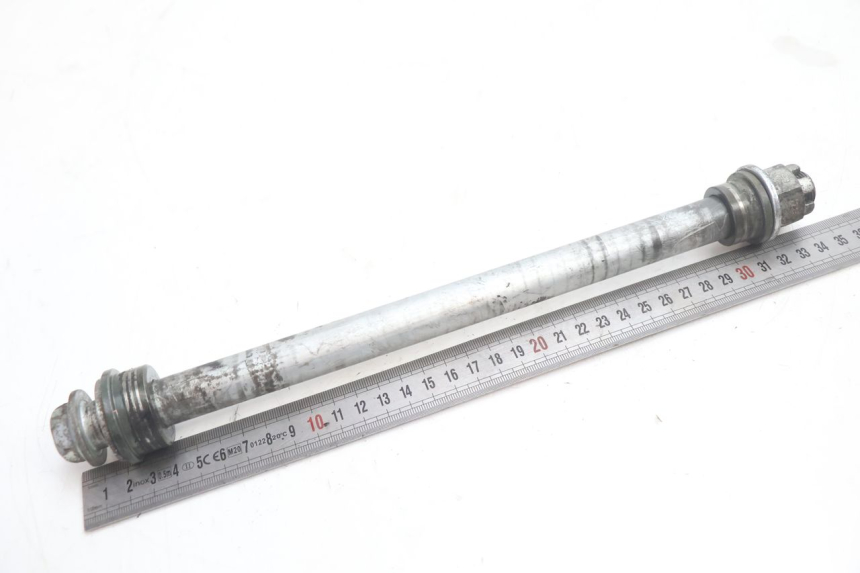 photo de REAR WHEEL AXLE KAWASAKI ER-6 ER6 N 650 (2005 - 2009) - Zoom on usage condition