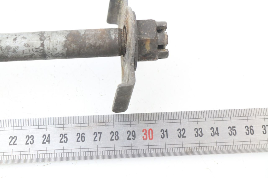 photo de REAR WHEEL AXLE KAWASAKI ER5 ER-5 500 (2001 - 2004) - Zoom on usage condition