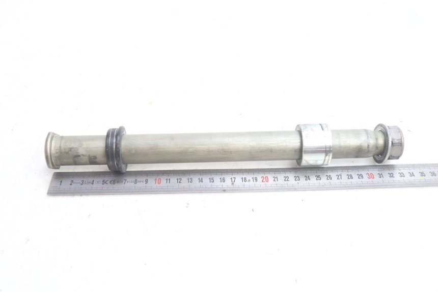 photo de REAR WHEEL AXLE YAMAHA FZ8 800 (2010 - 2016) - Zoom on usage condition