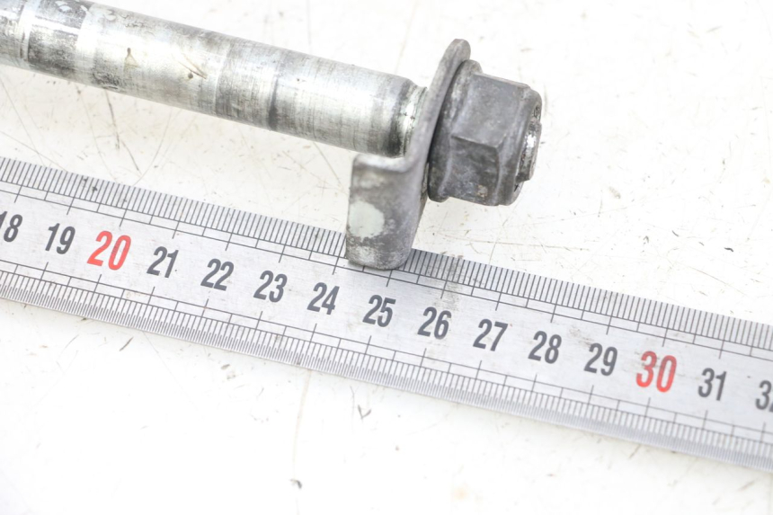 photo de REAR WHEEL AXLE HYOSUNG GF 125 (2001 - 2005) - Component detail