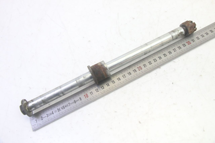 photo de REAR WHEEL AXLE KAWASAKI GPX R WARBIRD 600 (1988 - 1993) - Zoom on usage condition