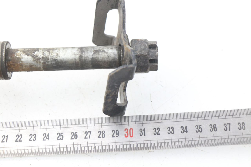 photo de REAR WHEEL AXLE KAWASAKI GPZ S 500 (1994 - 2005) - Zoom on usage condition