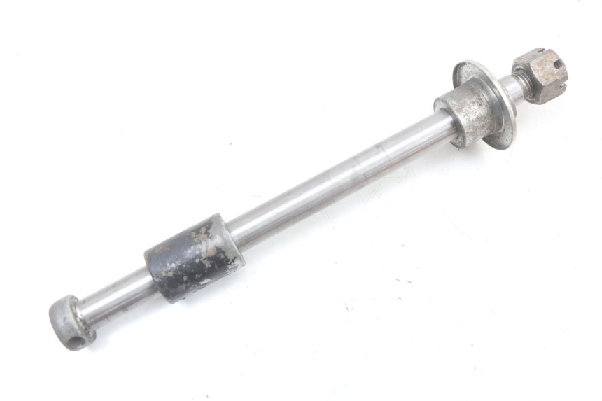 photo de REAR WHEEL AXLE SUZUKI GSX E 250 (1982 - 1983) - Main view