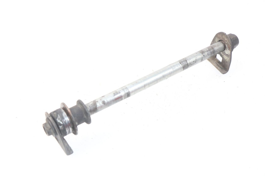 photo de REAR WHEEL AXLE SUZUKI GSX-F GSXF 600 (1998 - 2004) - Main view