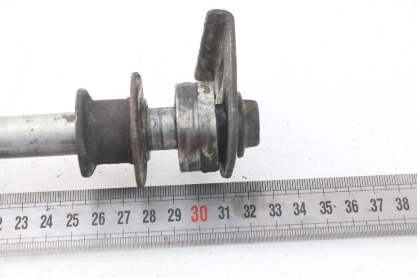 photo de REAR WHEEL AXLE SUZUKI GSX-F GSXF 600 (1998 - 2004) - Component detail