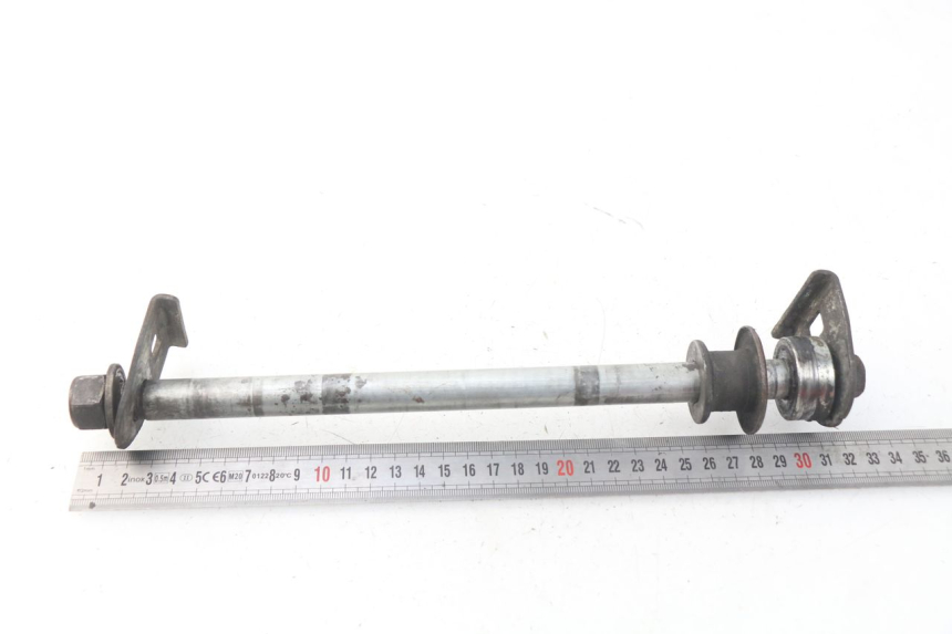 photo de REAR WHEEL AXLE SUZUKI GSX-F GSXF 600 (1998 - 2004) - Zoom on usage condition