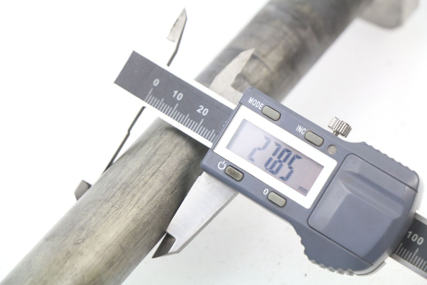 photo de REAR WHEEL AXLE SUZUKI GSX-R GSXR 600 (2008 - 2010) - Component detail