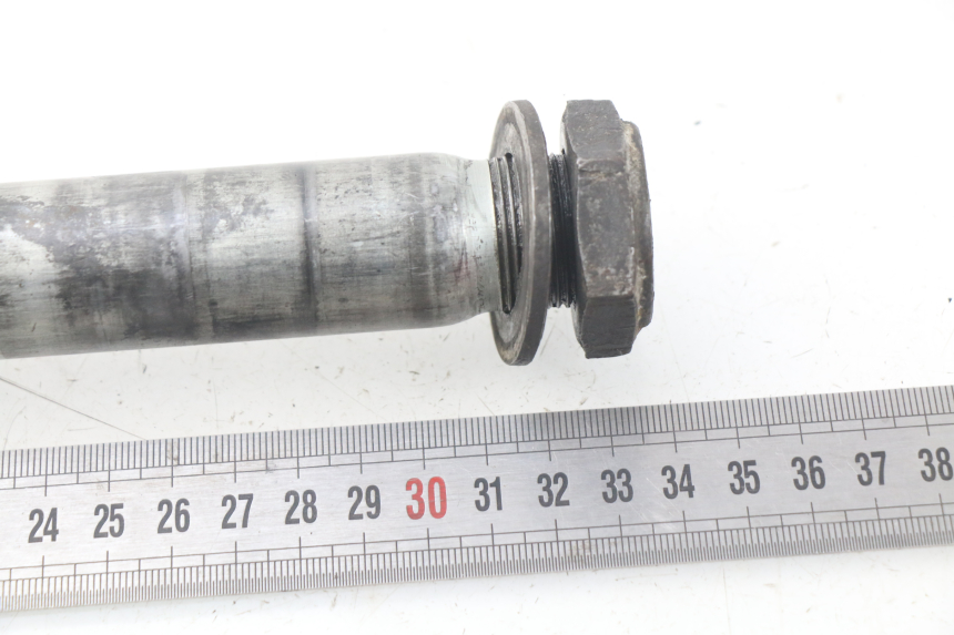 photo de REAR WHEEL AXLE SUZUKI GSX-R GSXR 600 (2001 - 2003) - Zoom on usage condition