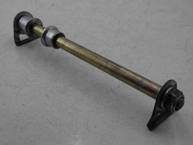 photo de REAR WHEEL AXLE HYOSUNG COMET GT 125 (2002 - 2007) - Main view