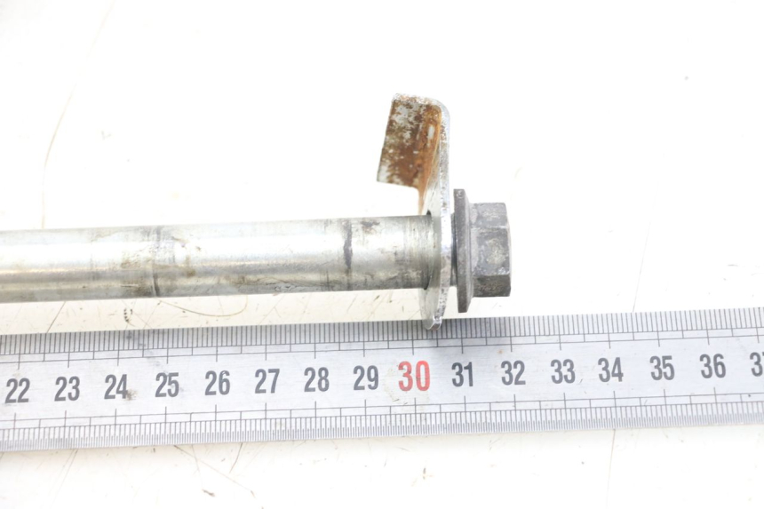 photo de REAR WHEEL AXLE JINLUN JL HIGHLANDER 125 (2007 - 2015) - Zoom on usage condition