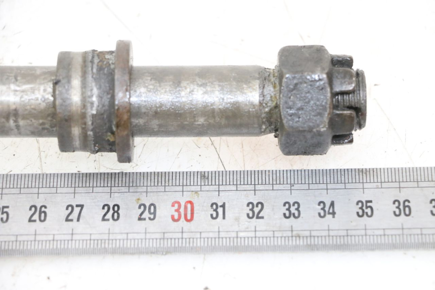 photo de REAR WHEEL AXLE KAWASAKI GTR 1000 (1994 - 2004) - Alternative perspective