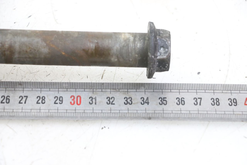 photo de REAR WHEEL AXLE KAWASAKI ZR7 ZR-7 S 750 (1999 - 2004) - Zoom on usage condition