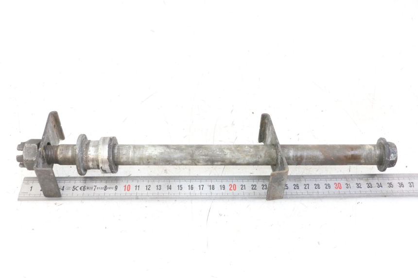 photo de REAR WHEEL AXLE KAWASAKI ZR7 ZR-7 S 750 (1999 - 2004) - Alternative perspective
