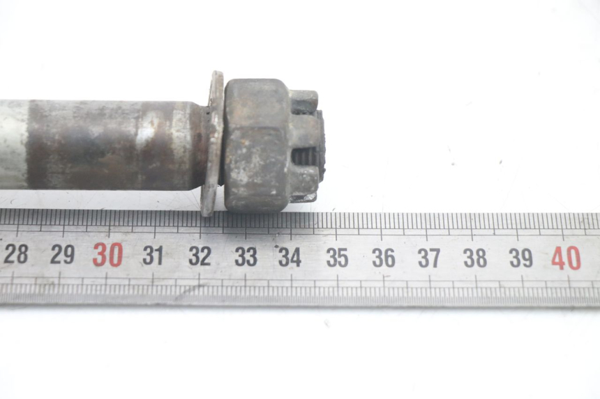 photo de REAR WHEEL AXLE KAWASAKI ZR7 ZR-7 S 750 (1999 - 2004) - Technical close-up