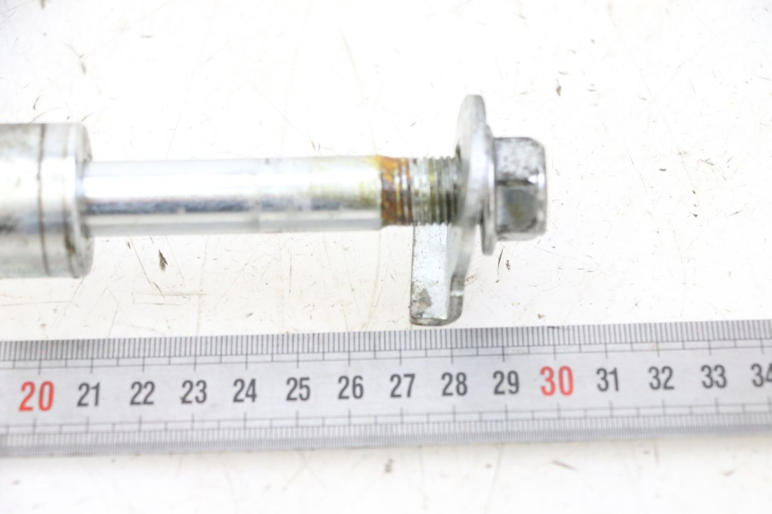 photo de REAR WHEEL AXLE KIDEN KD125-G 125 (2018 - 2022) - Zoom on usage condition