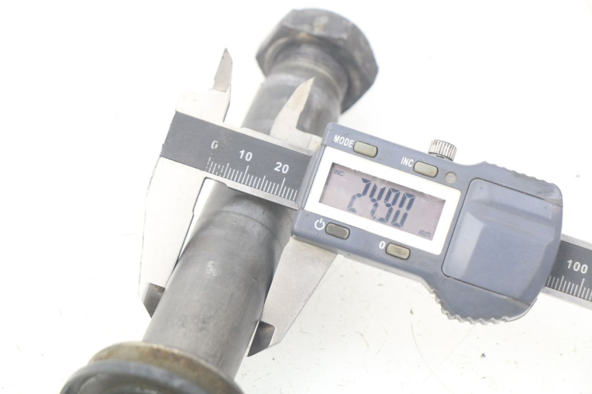 photo de REAR WHEEL AXLE KAWASAKI KX F KXF 450 (2012 - 2015) - Component detail