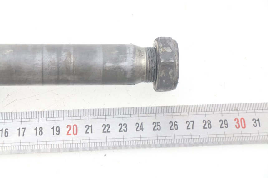 photo de REAR WHEEL AXLE KAWASAKI KX F KXF 450 (2012 - 2015) - Alternative perspective