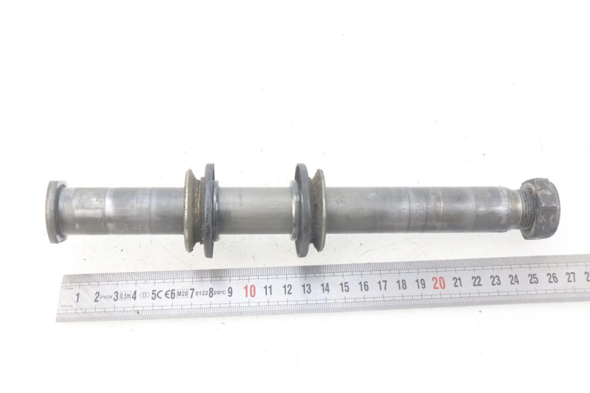 photo de REAR WHEEL AXLE KAWASAKI KX F KXF 450 (2012 - 2015) - Technical close-up