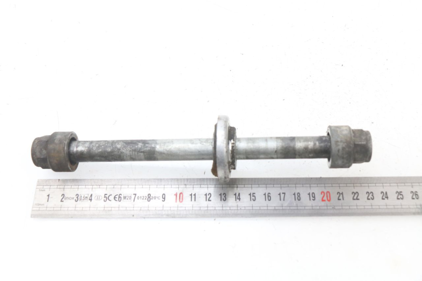 photo de REAR WHEEL AXLE MOTOBECANE LT 125 (1970 - 1975) - Component detail