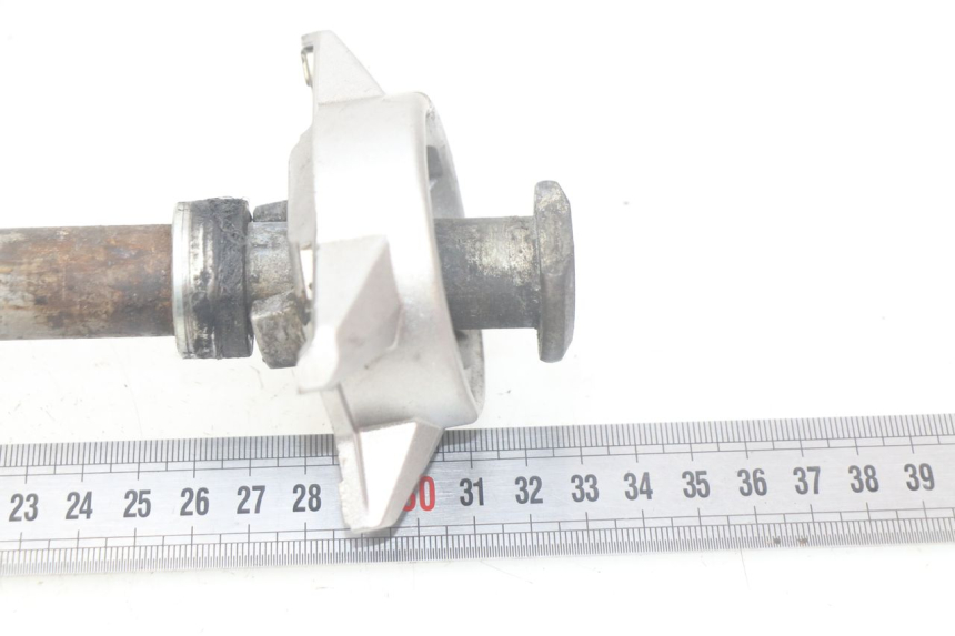 photo de REAR WHEEL AXLE YAMAHA MT-07 MT07 ABS 700 (2014 - 2017) - Zoom on usage condition