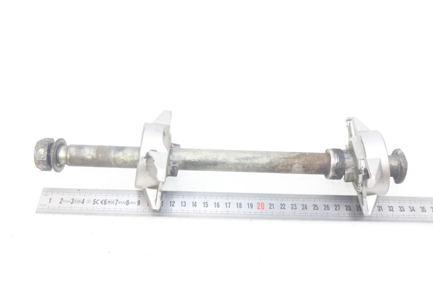 photo de REAR WHEEL AXLE YAMAHA MT-07 MT07 ABS 700 (2014 - 2017) - Alternative perspective