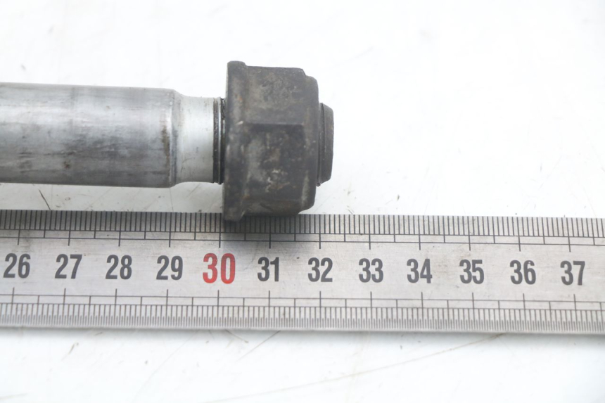 photo de REAR WHEEL AXLE HONDA NTV DEAUVILLE 650 (1998 - 2001) - Zoom on usage condition