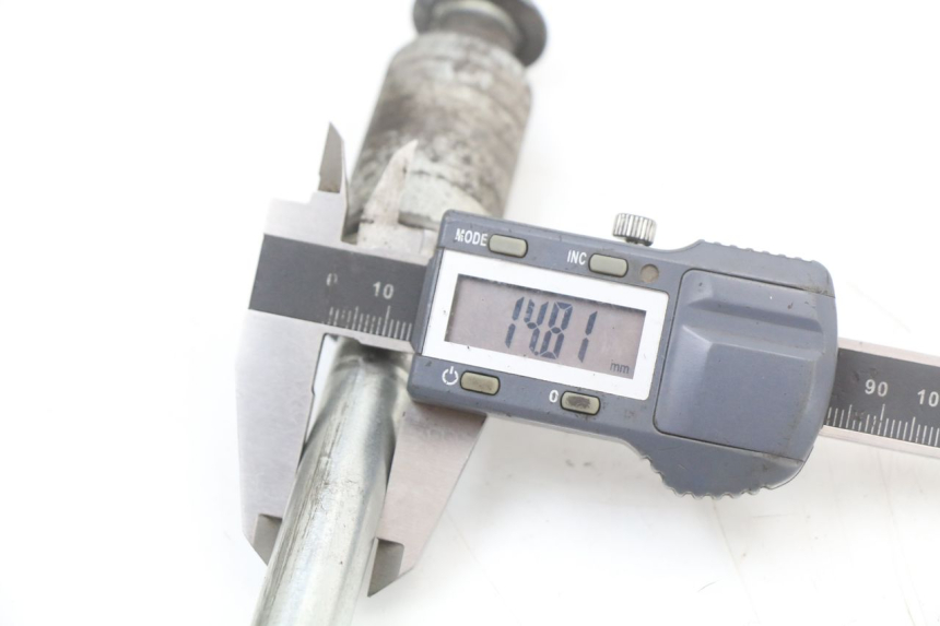 photo de REAR WHEEL AXLE ASTOR ORCAL 125 (2015 - 2017) - Alternative perspective