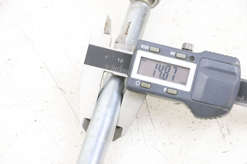 photo de REAR WHEEL AXLE ASTOR ORCAL 125 (2015 - 2017) - Alternative perspective