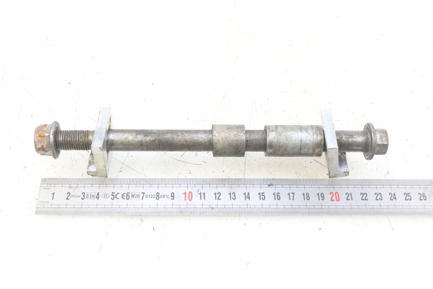 photo de REAR WHEEL AXLE YCF PILOT 125 - Zoom on usage condition