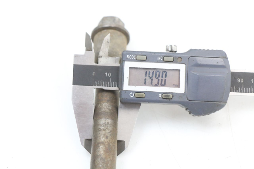 photo de REAR WHEEL AXLE YCF PIT BIKE 125 (2010 - 2018) - Alternative perspective