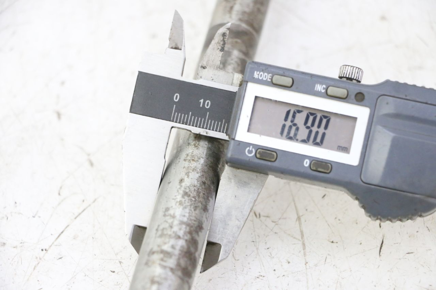 photo de REAR WHEEL AXLE MAG POWER R-STREET 50 (2016 - 2025) - Component detail