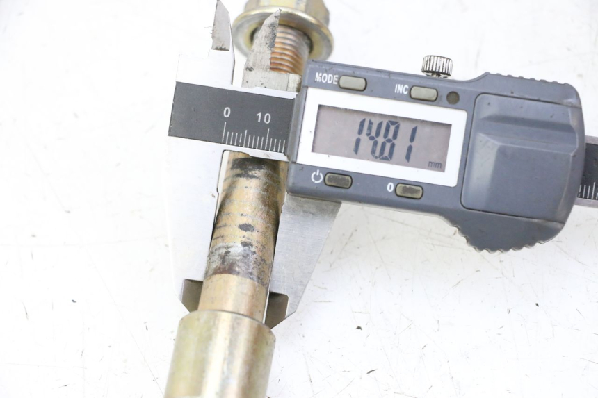 photo de REAR WHEEL AXLE APOLLO RFZ 150 - Component detail