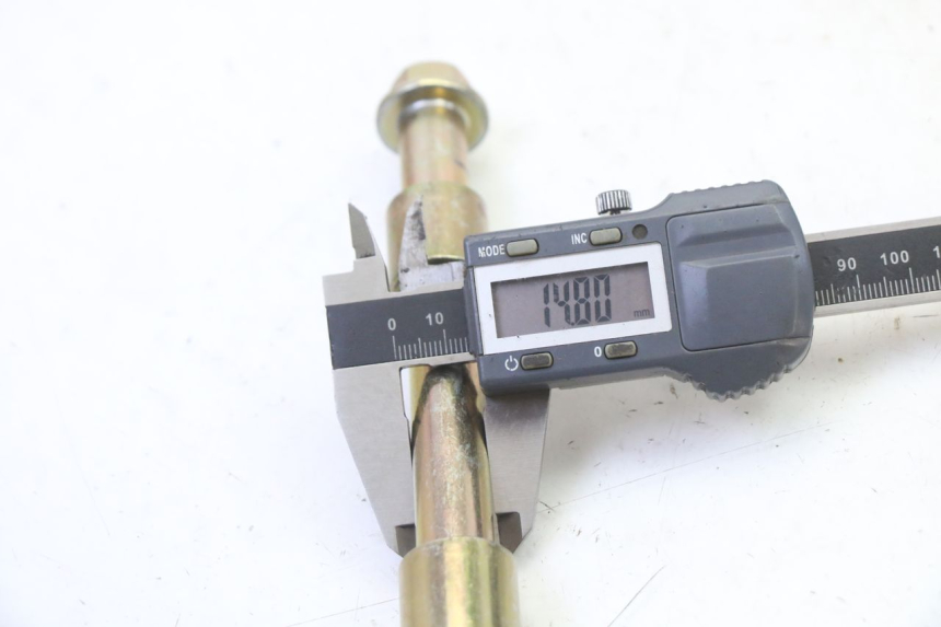 photo de REAR WHEEL AXLE APOLLO RFZ 125 - Technical close-up