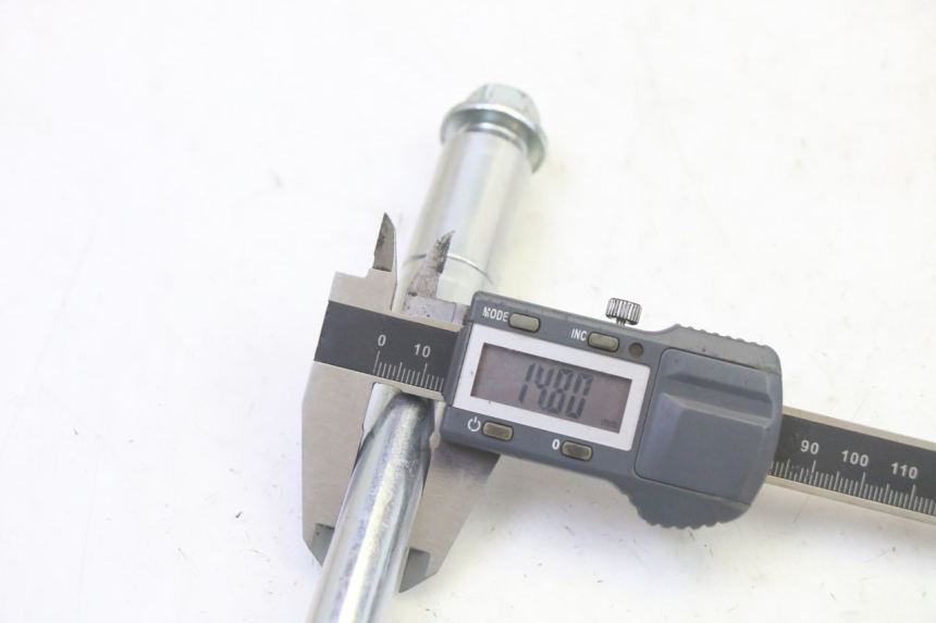 photo de REAR WHEEL AXLE APOLLO RFZ 125 - Technical close-up