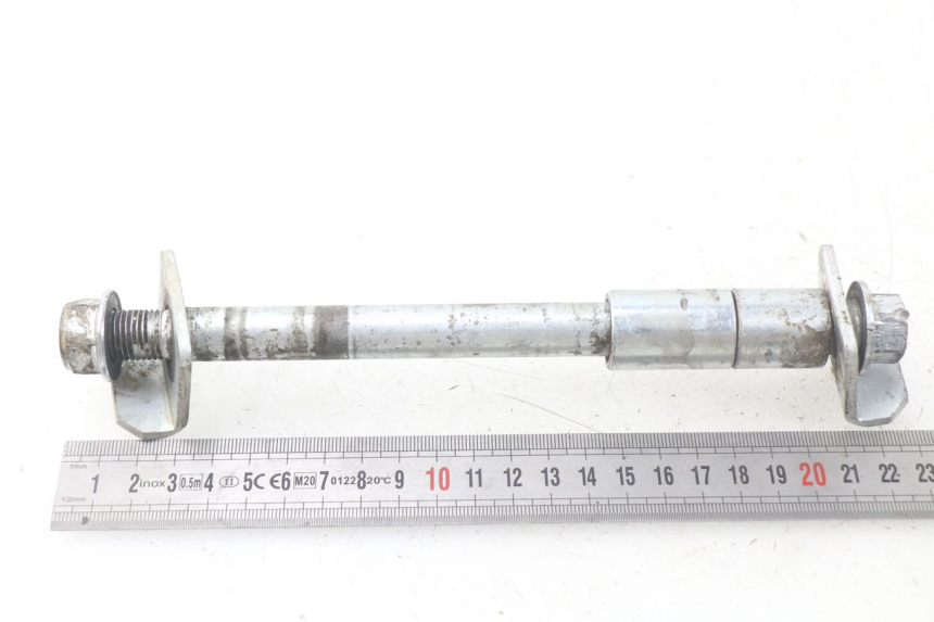 photo de REAR WHEEL AXLE MINI MX ROOKIE 125 - Zoom on usage condition