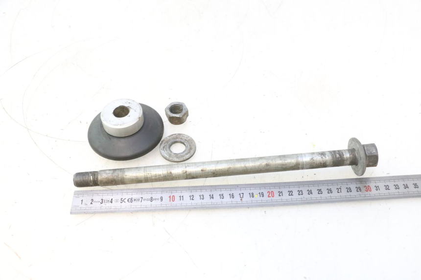 photo de REAR WHEEL AXLE MZ RT 125 (2000 - 2008) - Technical close-up