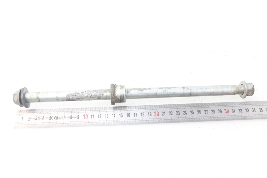 photo de REAR WHEEL AXLE SUZUKI RV VAN VAN 125 (2003 - 2008) - Alternative perspective