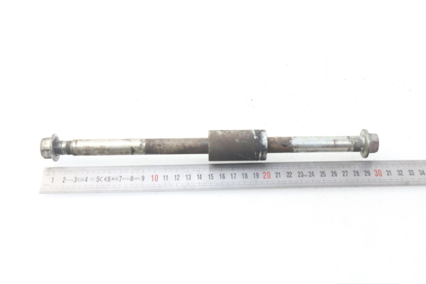 photo de REAR WHEEL AXLE MASH SEVENTY FIVE 125 (2013 - 2021) - Zoom on usage condition