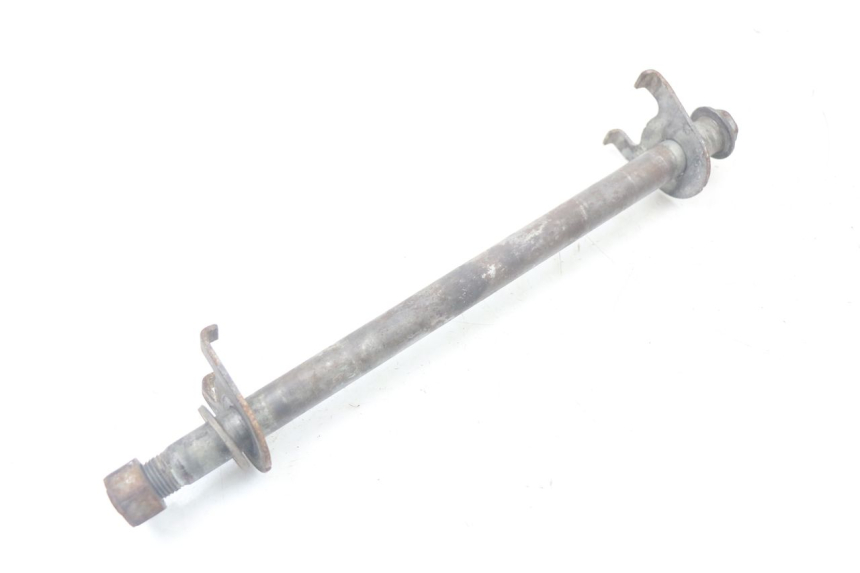photo de REAR WHEEL AXLE SUZUKI GS F 500 (2004 - 2007) - Component detail