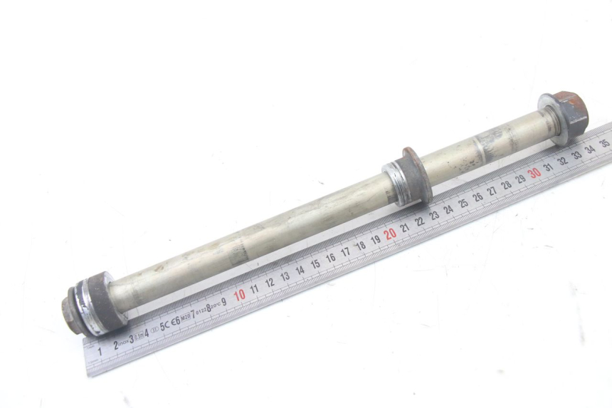 photo de REAR WHEEL AXLE SUZUKI GSX F GSXF 650 (2007 - 2015) - Zoom on usage condition